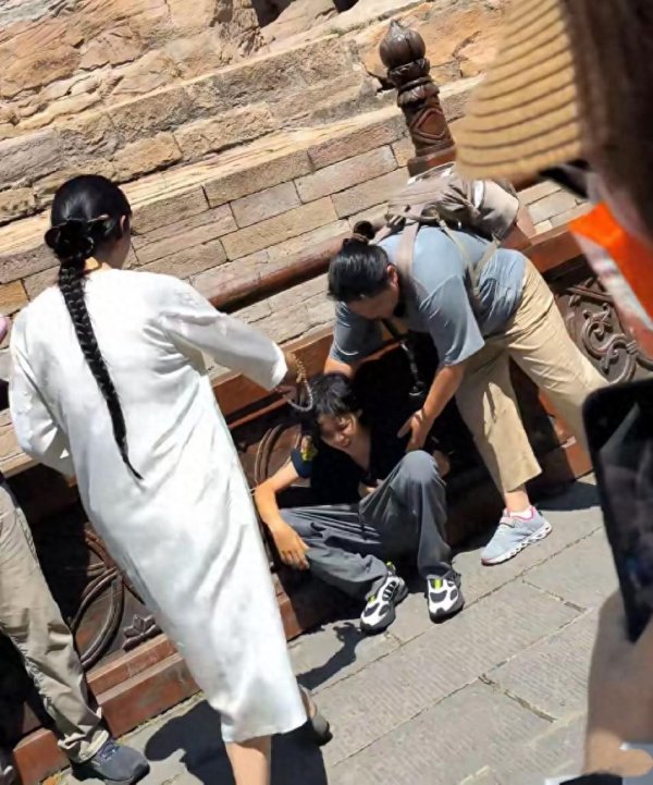 配资世家 杜星霖大儿子嘴巴左歪右咧，被疑患“抽动症”，难怪被亲弟弟欺负